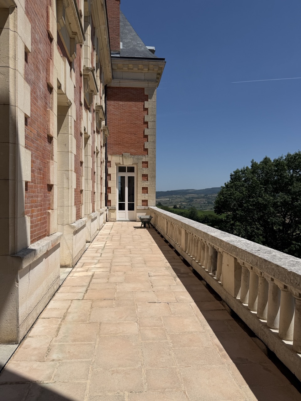 Tardy Entreprises devant le Château de Verbust